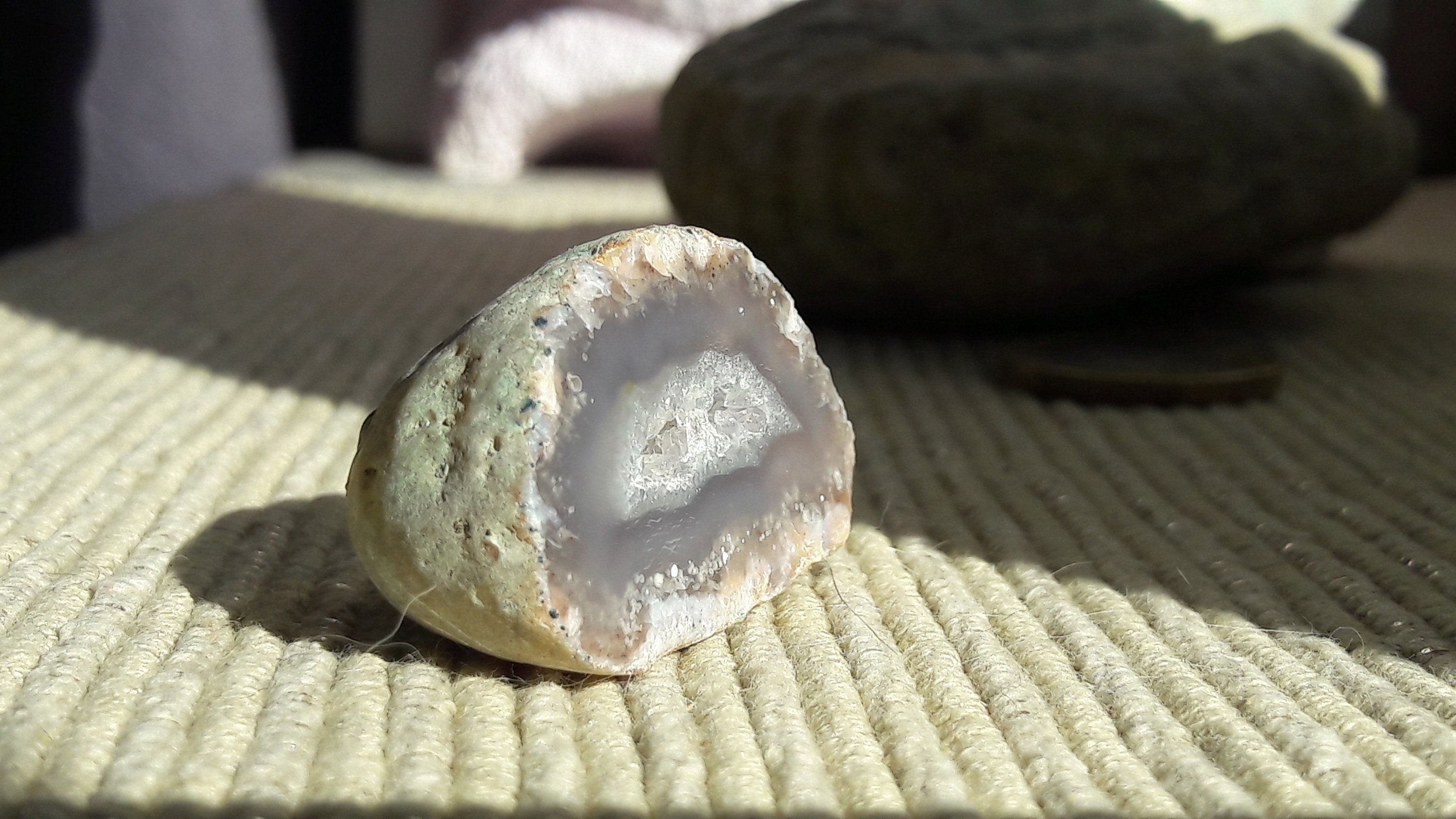 Petite Géode d'agate Pierre Naturelle de La Lithothérapie