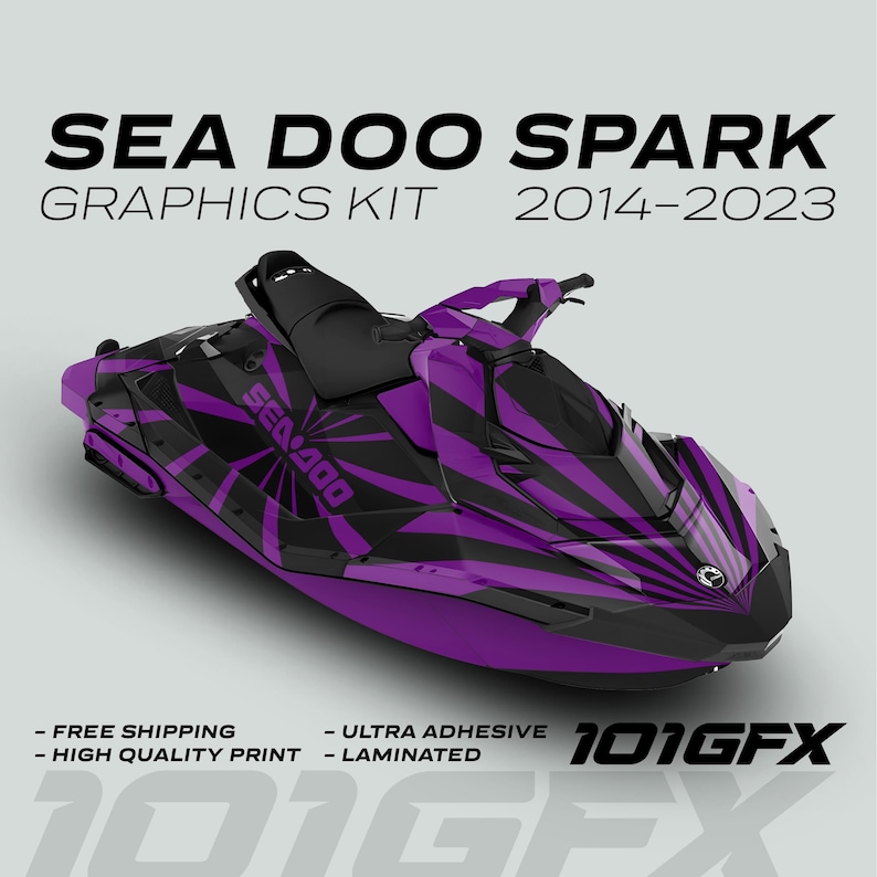 K&ouml;nnte beinhalten: Lila und schwarzes Sea-Doo Spark Jet Ski Grafik-Set mit einem Sonnenstrahl-Design. Das Set enth&auml;lt Grafiken f&uuml;r den Rumpf, die Seiten und die Vorderseite des Jet Skis. Das Set ist kompatibel mit den Modellen 2014-2023.