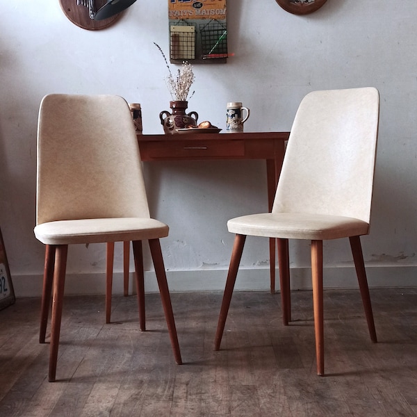 Duo de chaises vintage en bois et simili cuir