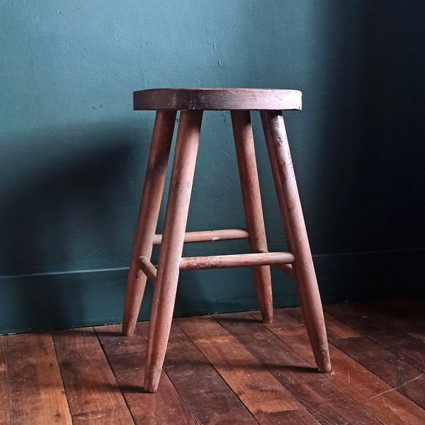 ancien tabouret de ferme en bois