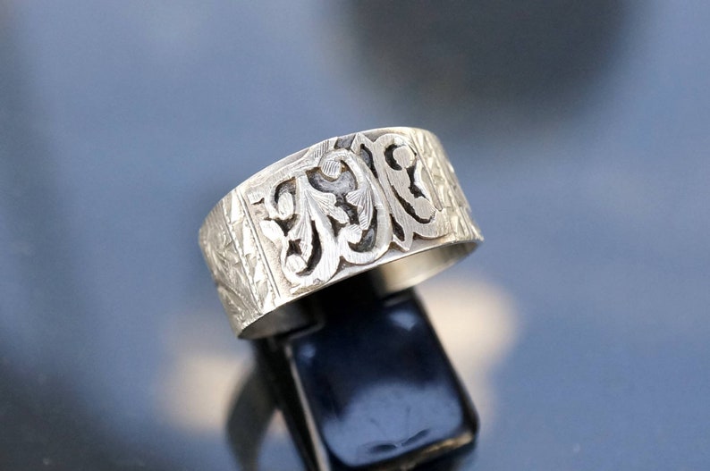 Antique old hand carved silver ring