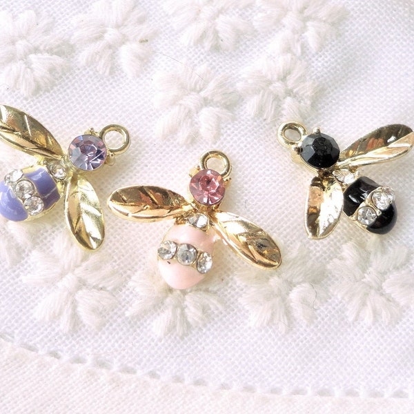 pendentif breloque abeille, perles émaillée abeille, charm pour bijoux en émail, strass en verre, apprêts émaillés bijoux, sequin émail ,