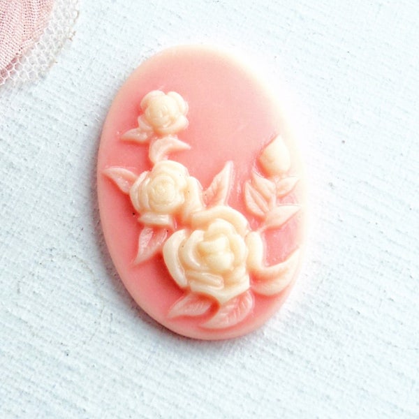 cabochon ovale fleur de rose, camée romantique, diy bijoux romantique, perle désuète,