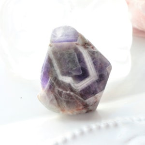 NATURAL amethyst pendant, raw amethyst, veined stone, pearl, jewelry, creation