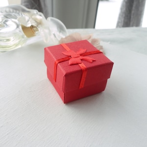 Caja cuadrada roja, embalaje de regalo, caja de San Valentín, caja para anillos, cartón, x1, caja de regalo roja, caja para anillos en forma de cubo