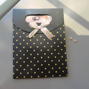 sieraden geschenkdoos, geschenkverpakking, speciale feestdagen, zwart met gouden stippen, gouden stippen, kerstcadeauzakje, chique cadeauzakje,