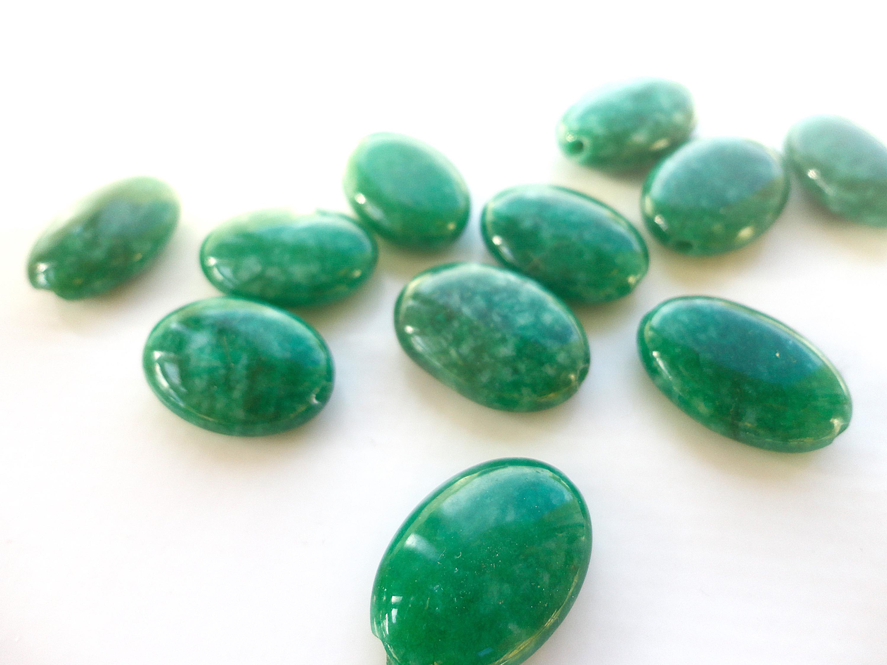 oval emerald stone, puck bead, 18mm x 13mm, emerald jewelry, emerald pendant, sale