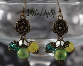 Cluster connector flower, vintage inspired earrings.