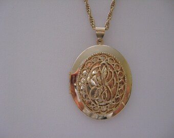 Sarah Coventry Heirloom Locket Necklace