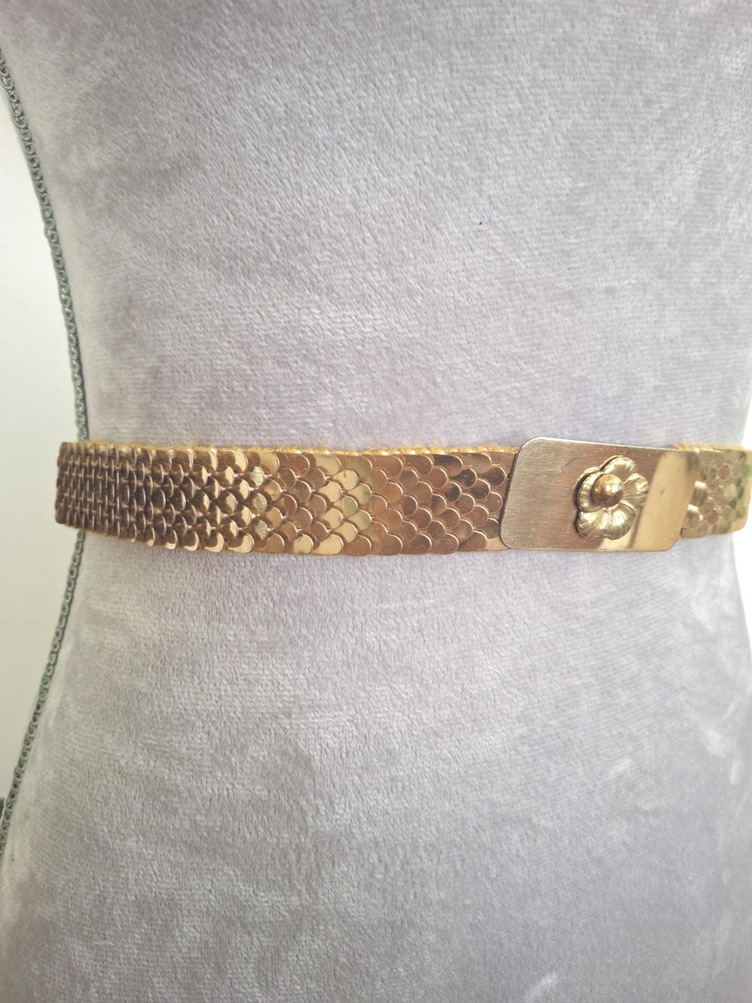 Vintage Gold Fish Scale Stretch Belt - Medium, Floral Buckle  display picture 3