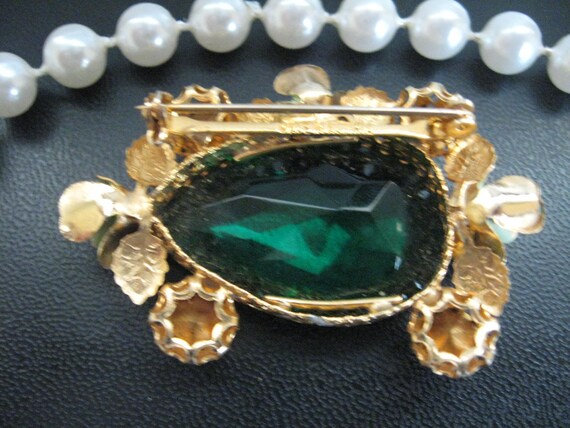 Austrian Emerald Green Teardrop Brooch - image 3