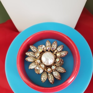 Retro Chic: Stunning 1960s Baroque Pearl Brooch with Rhinestones