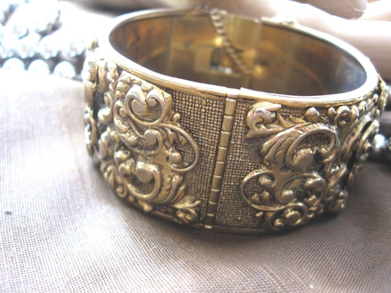 Vintage Gold Repousse Cuff Bracelet: Ornate State… - image 3