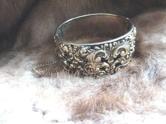 Vintage Gold Repousse Cuff Bracelet: Ornate State… - image 5