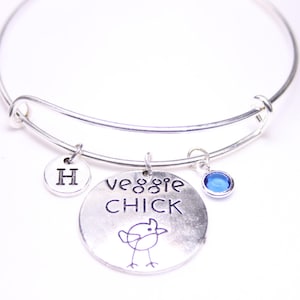Vegan Charm Armband: Personalisierter Veggie Küken Schmuck