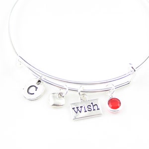 Bracelet jonc personnalisé à breloques : réalisez un bijou de souhait