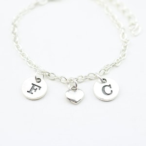 Tobillera personalizada, tobillo de cadena de plata, doble inicial, amuleto de letras, personalizado para ella, novia corazón delicado, San Valentín minimalista