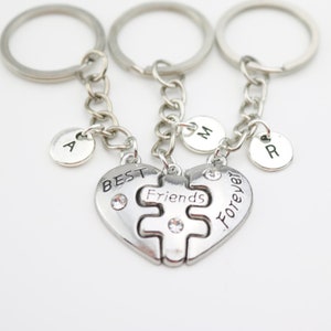 3 llaveros BFF con iniciales personalizadas, Regalos personalizados de mejores amigos de rompecabezas de corazón, Regalo de amistad único para 3, Regalos de tres hermanas