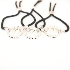 3 pulseras a juego con amuletos iniciales personalizados y sin importar dónde anillos para mejores amigos o hermanas