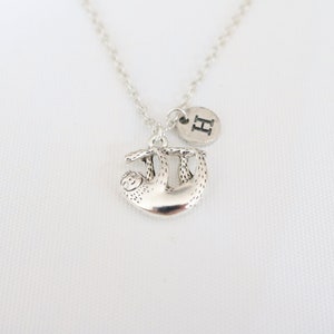 Luiaard ketting, schattige luiaard charme, luiaard geschenken, gepersonaliseerde sieraden voor haar, Hangign Luiaard, langzame dierlijke gift, kerstcadeau voor beste vriend