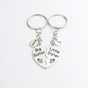 Llaveros a juego de hermana mayor y hermana pequeña, regalos personalizados para hermanos, llaveros iniciales, llaveros de metal personalizados para hermanas