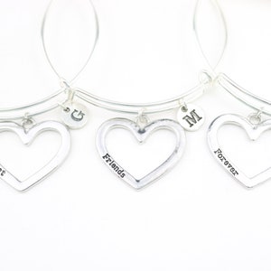 Set de 3 pulseras Heart Bangle con iniciales personalizadas para los mejores amigos