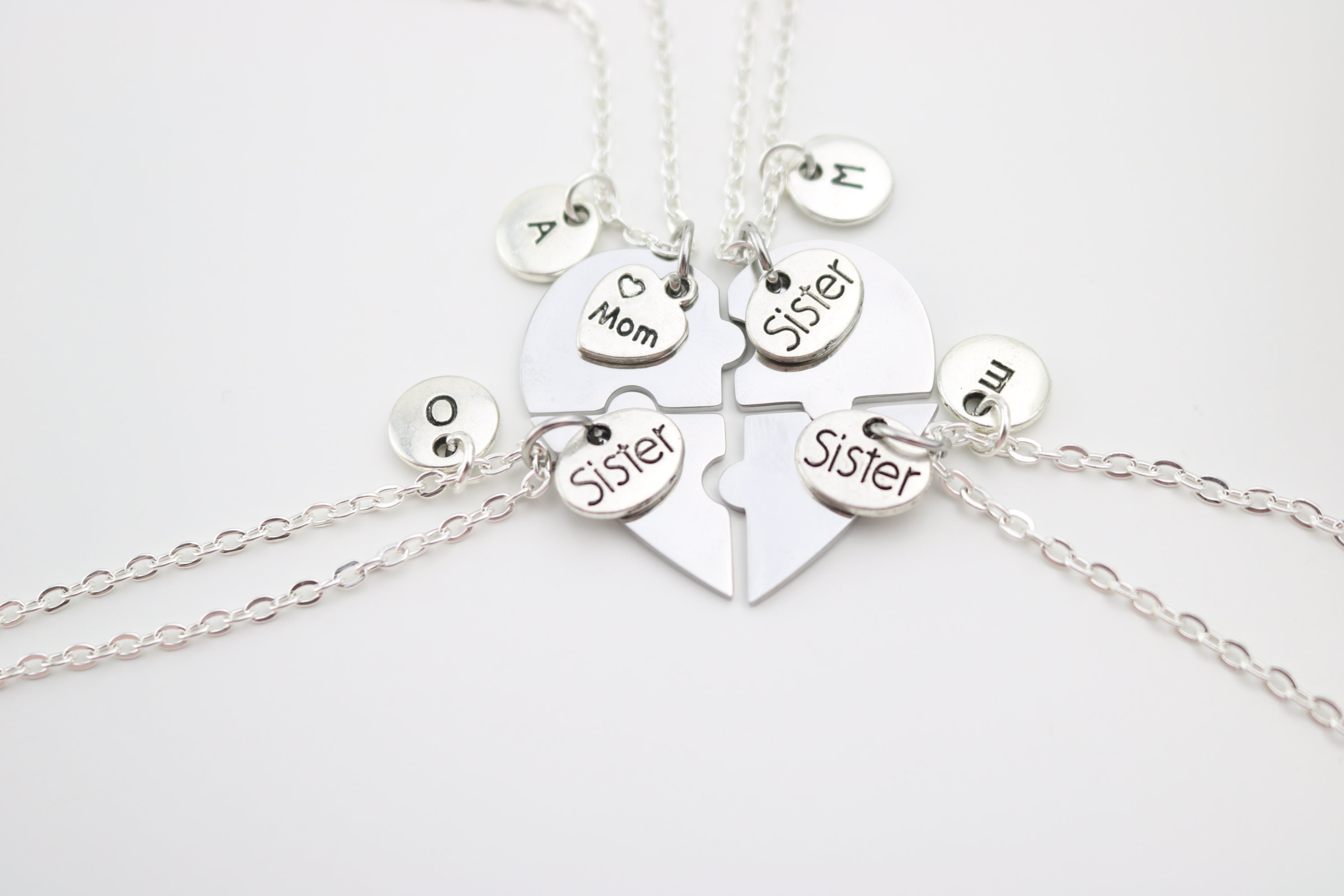 Family Heart Name Necklace - Family Pendant for Mom & Grandma | FARUZO