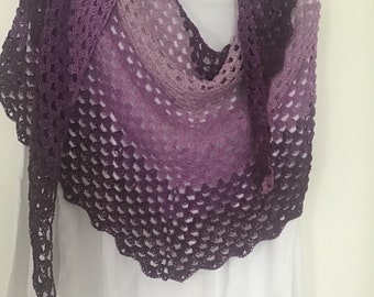 Nouveau modèle : joli  chèche au crochet dans des dégradés de lilas, mauve et violet