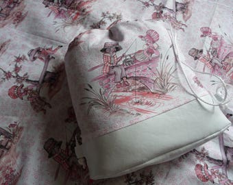 Sac à dos « doudou »fait main en tissu romantique.