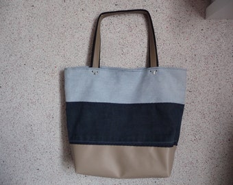 Tote bag hand-made in beige imitation leather and recycled denim.