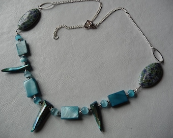 Necklace blue and flowered beads and silver chain.