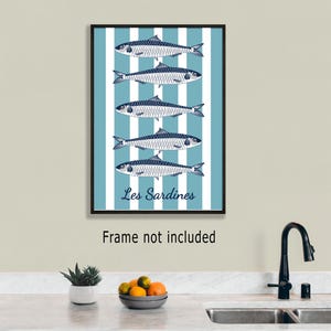Arte mural de sardinas: Impresión con ilustración de pez de casa de playa para decoración náutica de cocina o baño.