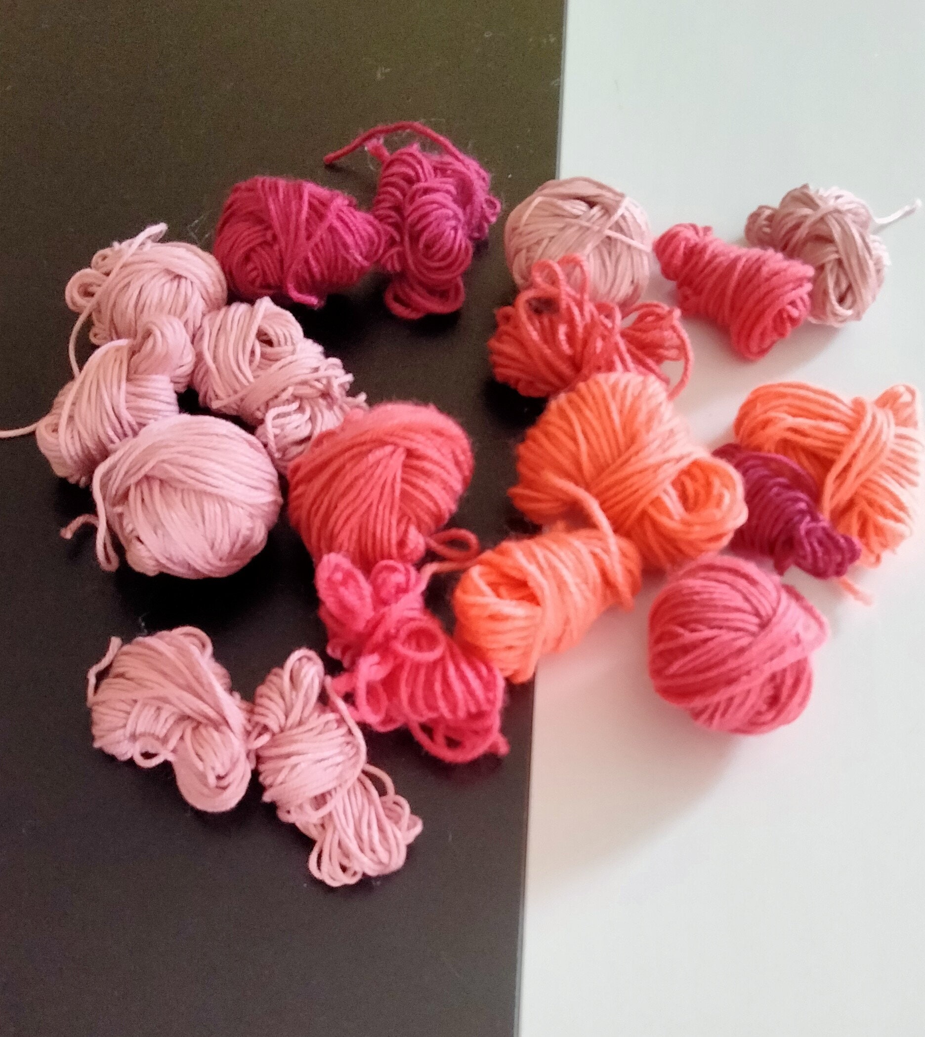 Lot de 2 pelotes laine fine multicolore tons roses bleus marque lang - Un  grand marché