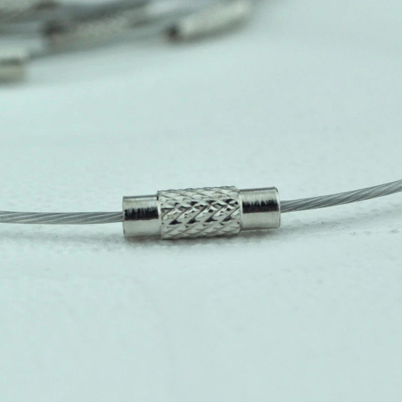 bracelet en fil acier argent de 1mm avec fermoir à visser, de 7.50cm image 2