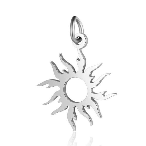 Pendentif, breloque soleil en laiton. Or ou argent. avec anneau oval ou fermoir