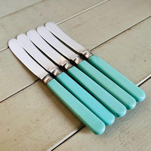 Lovely Vintage set of 5 Silver Plated Tea Knives
