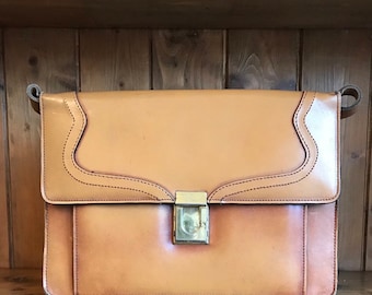 Lovely Vintage Tan Leather Handbag