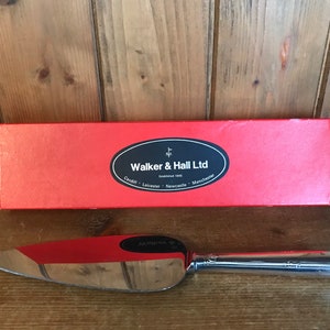 Lovely Vintage Walker & Hall Silver Plated Cake Knife