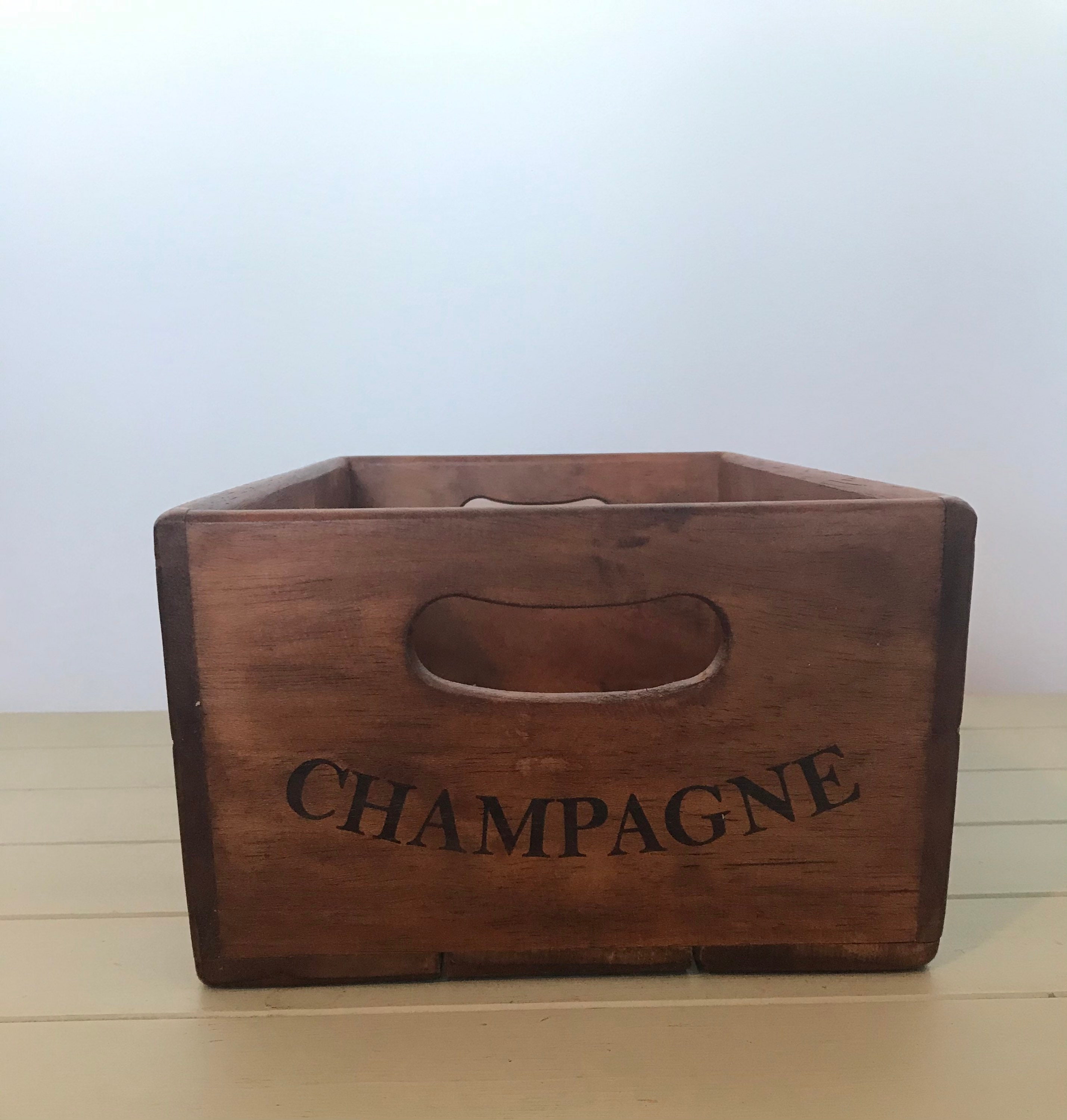 Preciosa caja de almacenamiento de champán de madera de | Etsy