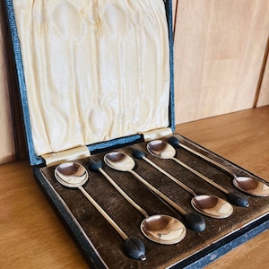 Lovely Vintage Box set of 6 Silver Plated Coffee Bean Spoons