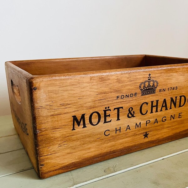 Preciosa caja de almacenamiento rústica de madera de 14 x 9 x 5,5 pulgadas.