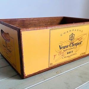 Lovely Rustic Wooden Storage Box 14in x 9in x 5.5in