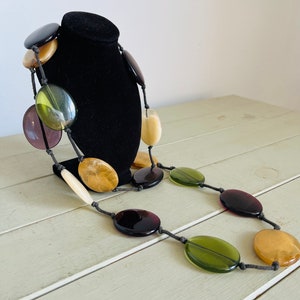 Lindo colar vintage com miçangas
