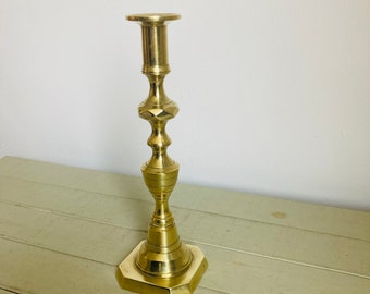 Encantador candelabro de latón vintage