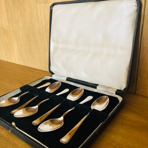 Lovely Vintage Box Set of Silver Plated Teaspoons