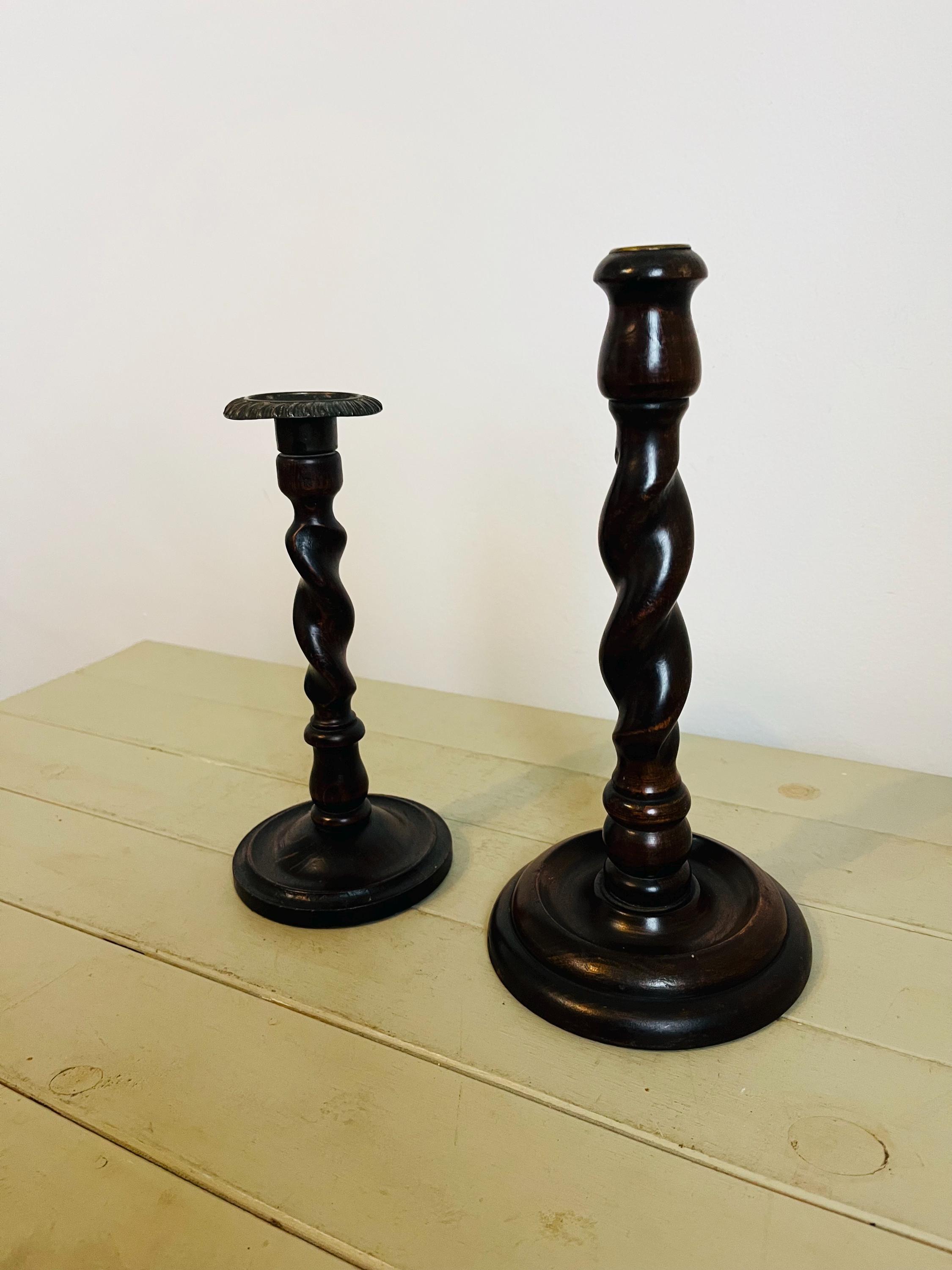 素敵なヴィンテージの木製バーリーツイストキャンドルホルダーのペア