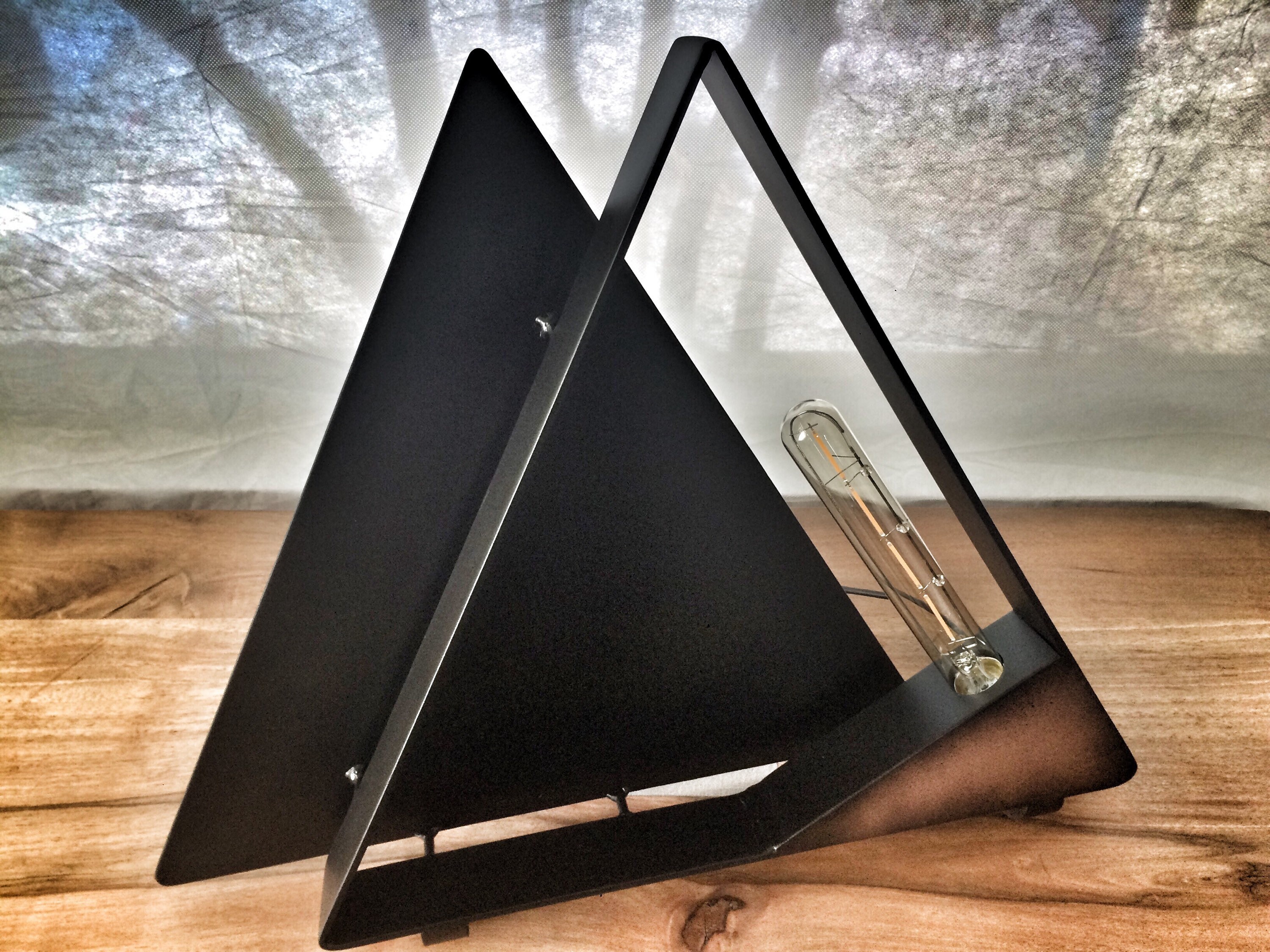 Lampe en Métal, Forme Géométrique