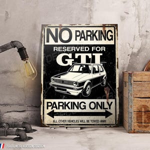 Dekoracyjna blaszana tabliczka „Tylko parking GTI”, VW Golf 1 GTI, dekoracja garażu w stylu vintage (czarne tło).