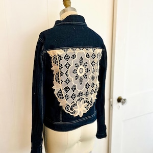 Antike dunkle Spitze Jeansjacke