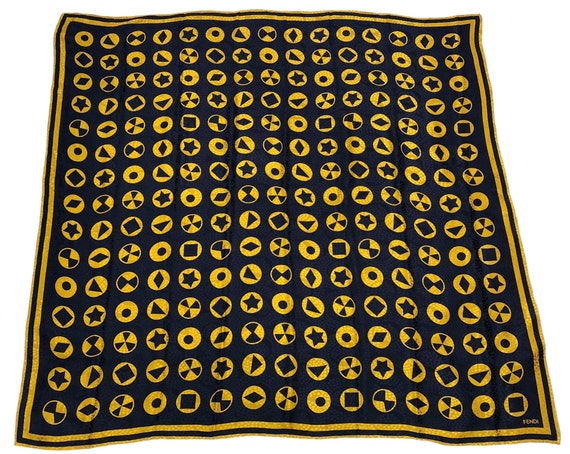 美品 FENDI ヴィンテージ スカーフ フェンディ シルクスカーフ ヴィンテージ (52インチ x 50.5インチ